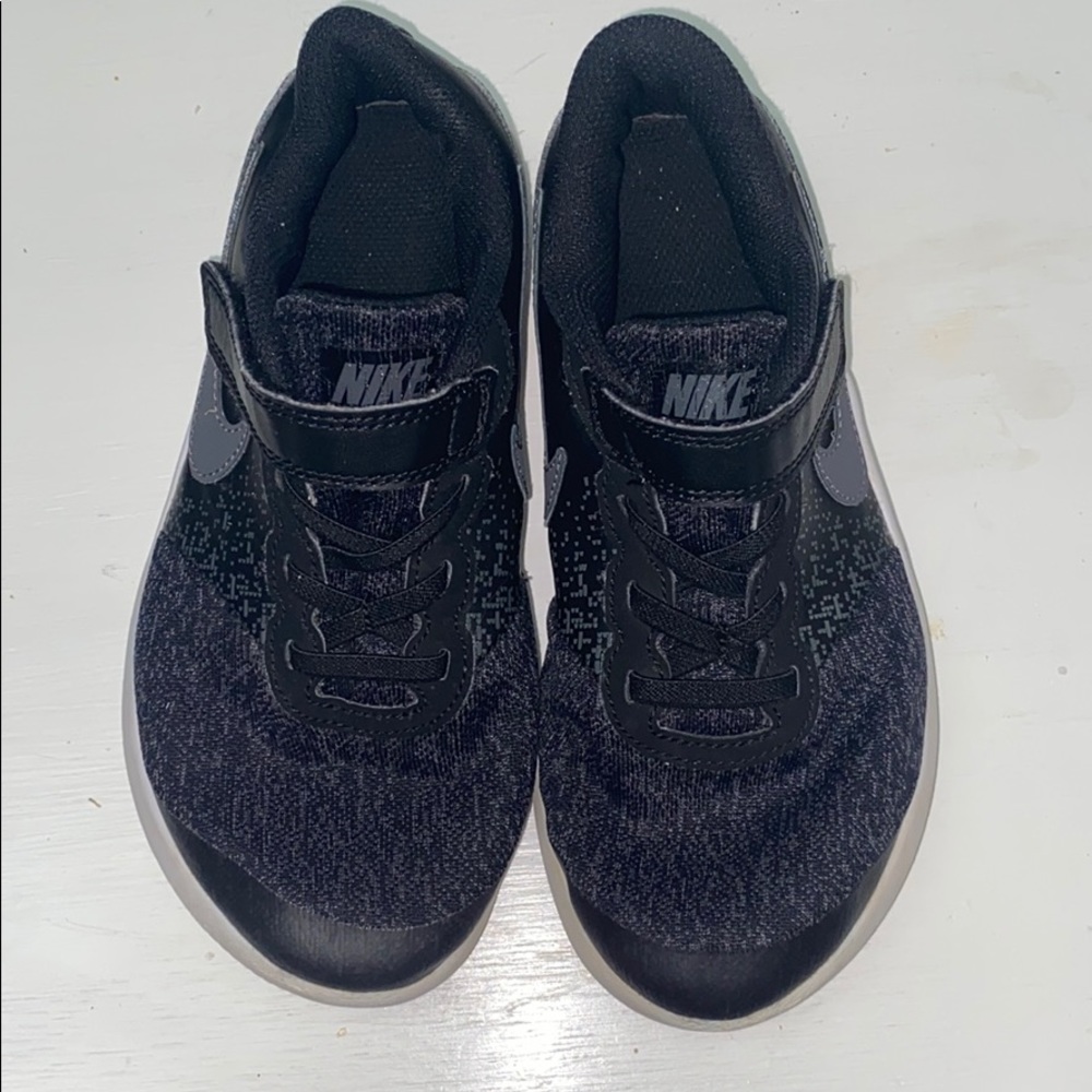 Nike Sneakers (size: 3y)